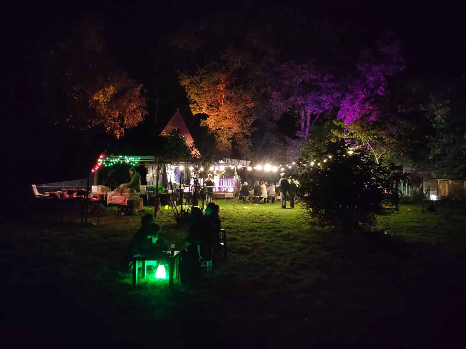 Vue d'ensemble du lieu et des activités à Barb'HaPaPa